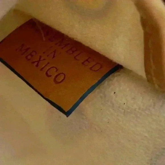 Dooney & Bourke Small Yellow Designer Leather Hearts Wristlet Wallet/Purse - Picture 7 of 9